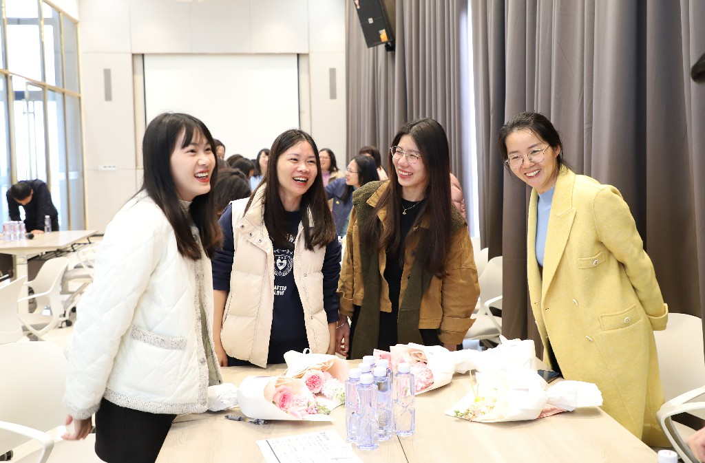 【集團(tuán)動態(tài)】形象提升，禮儀先行丨集團(tuán)開展“三八婦女節(jié)”商務(wù)禮儀培訓(xùn)活動(圖12)