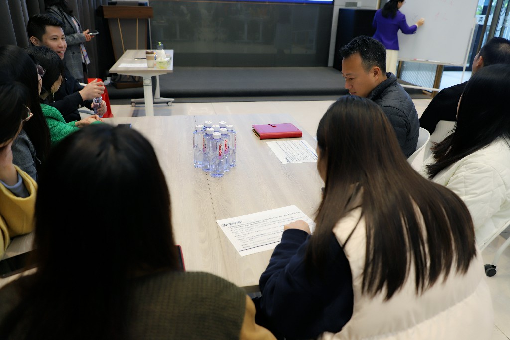 【集團(tuán)動態(tài)】形象提升，禮儀先行丨集團(tuán)開展“三八婦女節(jié)”商務(wù)禮儀培訓(xùn)活動(圖15)